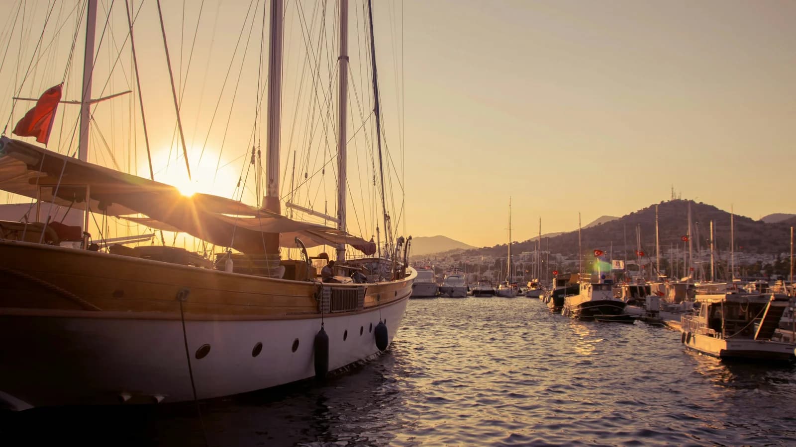 Bodrum Tekne Turu Rehberi 2026: Günlük Tur, Mavi Tur, Özel Charter